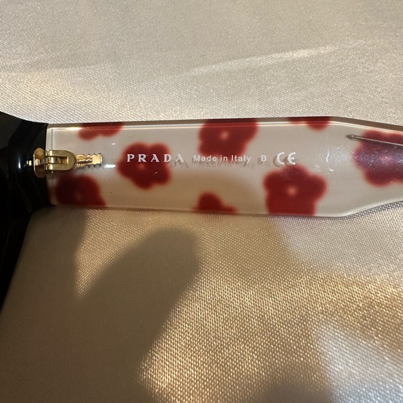 Prada sunglasses - Picture 6 of 6